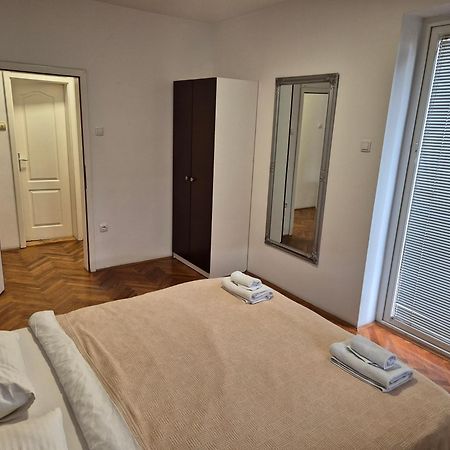 Apartmani Jasmin Novi Sad Buitenkant foto