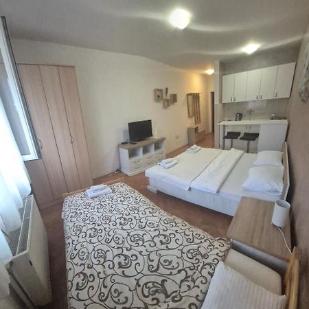 Apartmani Jasmin Novi Sad Buitenkant foto