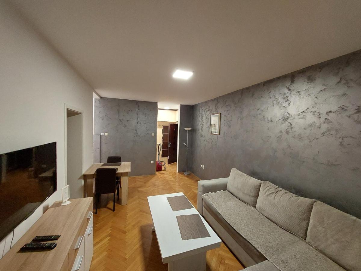 Apartmani Jasmin Novi Sad Buitenkant foto