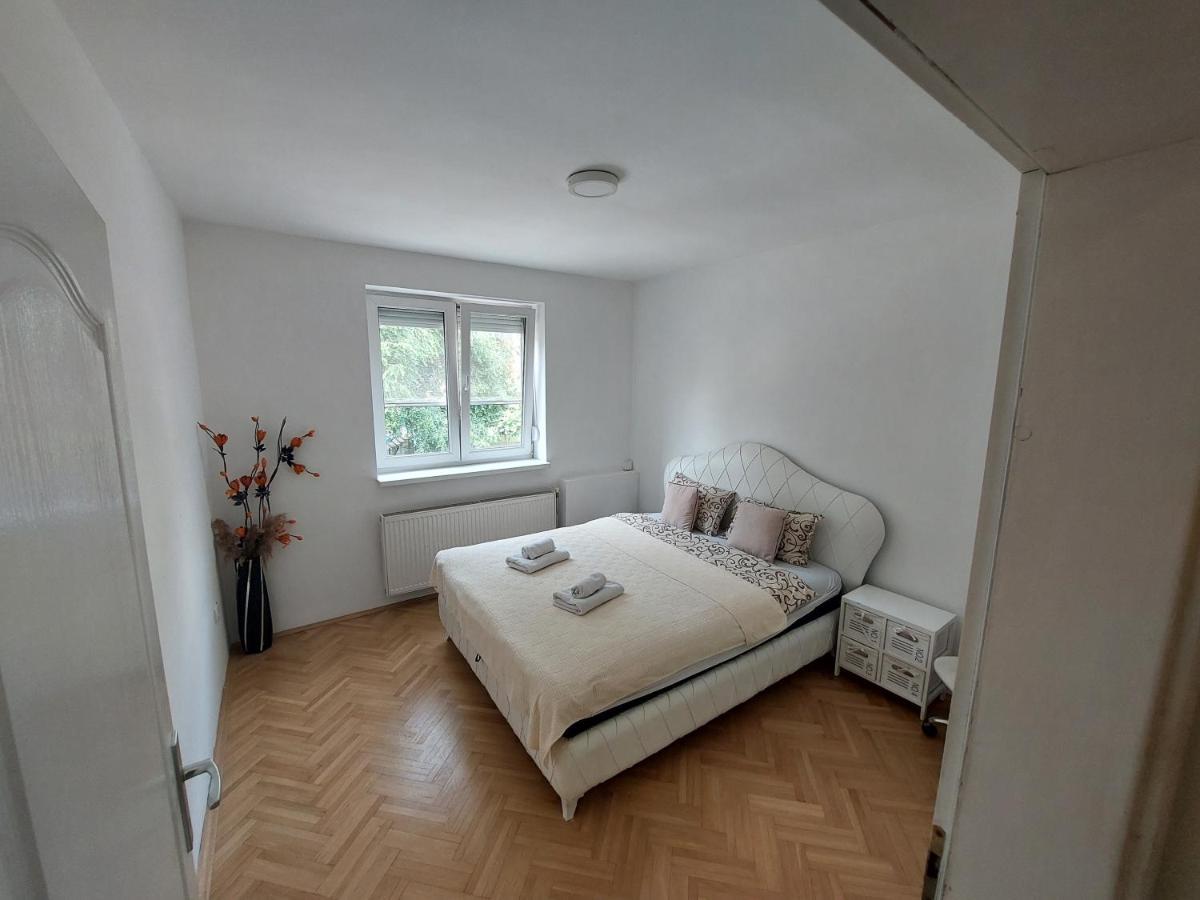 Apartmani Jasmin Novi Sad Buitenkant foto
