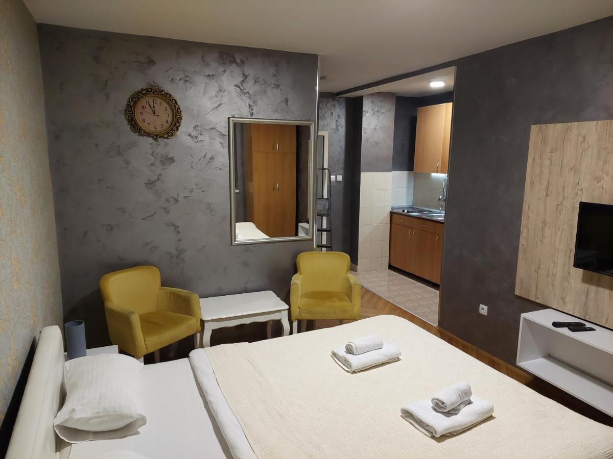 Apartmani Jasmin Novi Sad Buitenkant foto