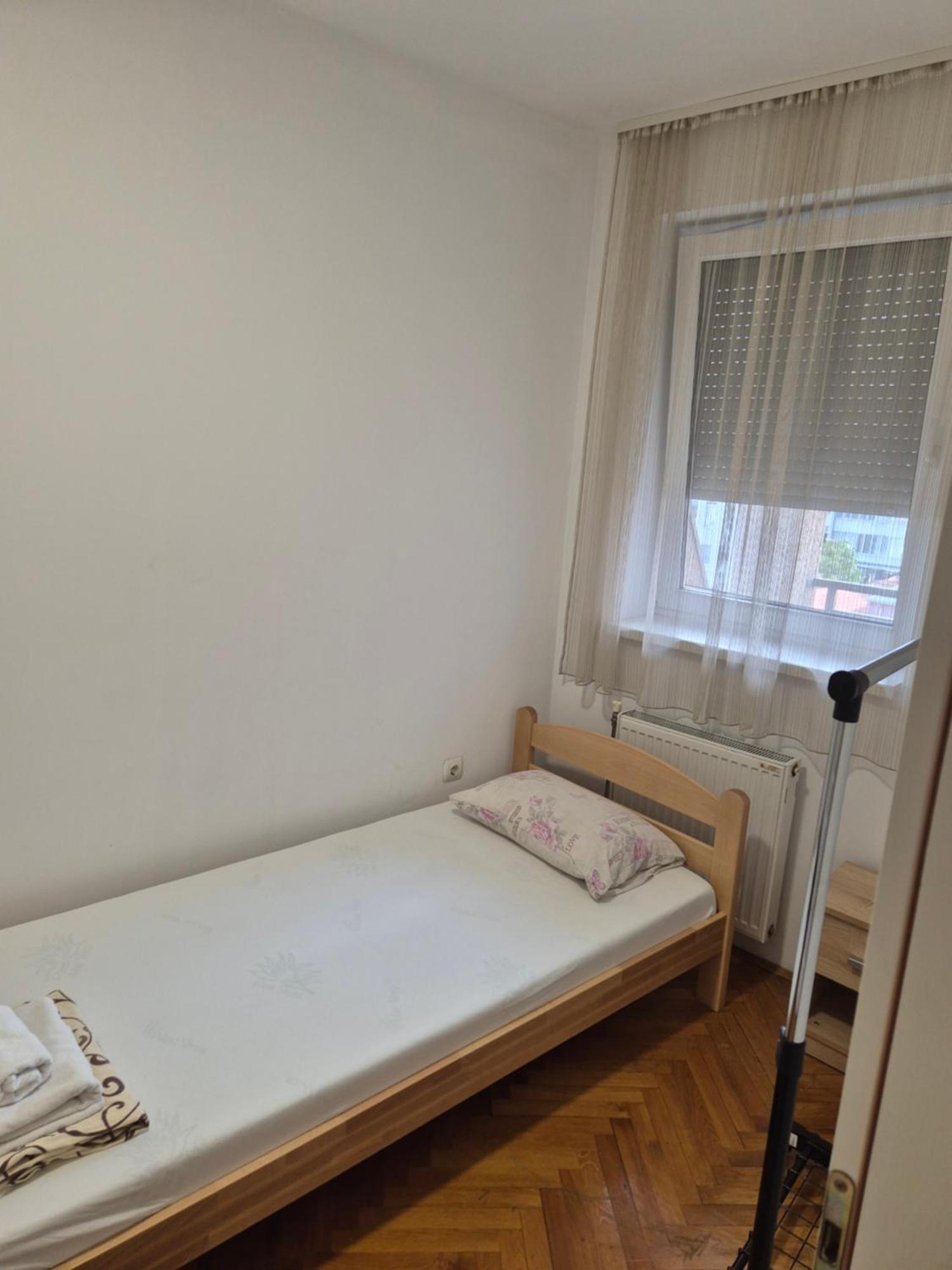Apartmani Jasmin Novi Sad Buitenkant foto