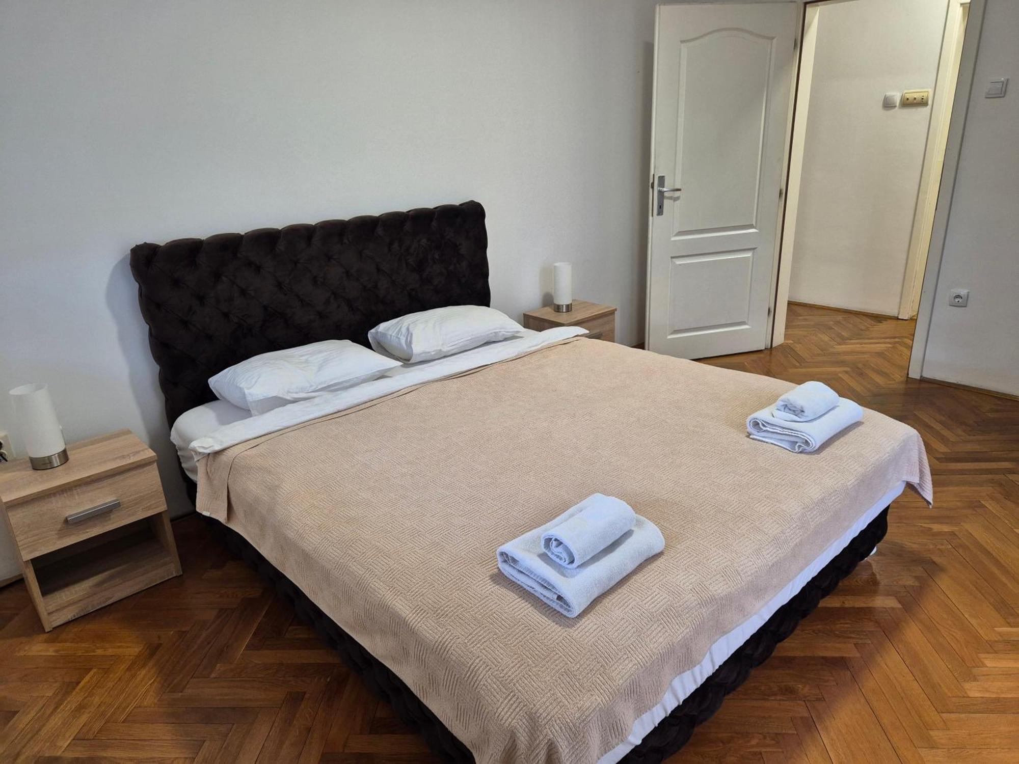 Apartmani Jasmin Novi Sad Buitenkant foto
