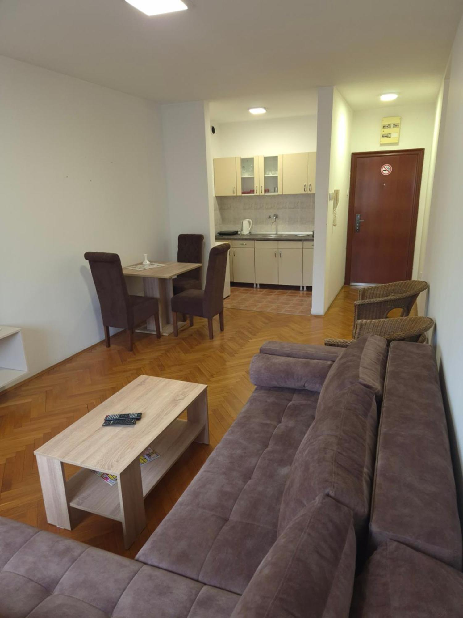 Apartmani Jasmin Novi Sad Buitenkant foto
