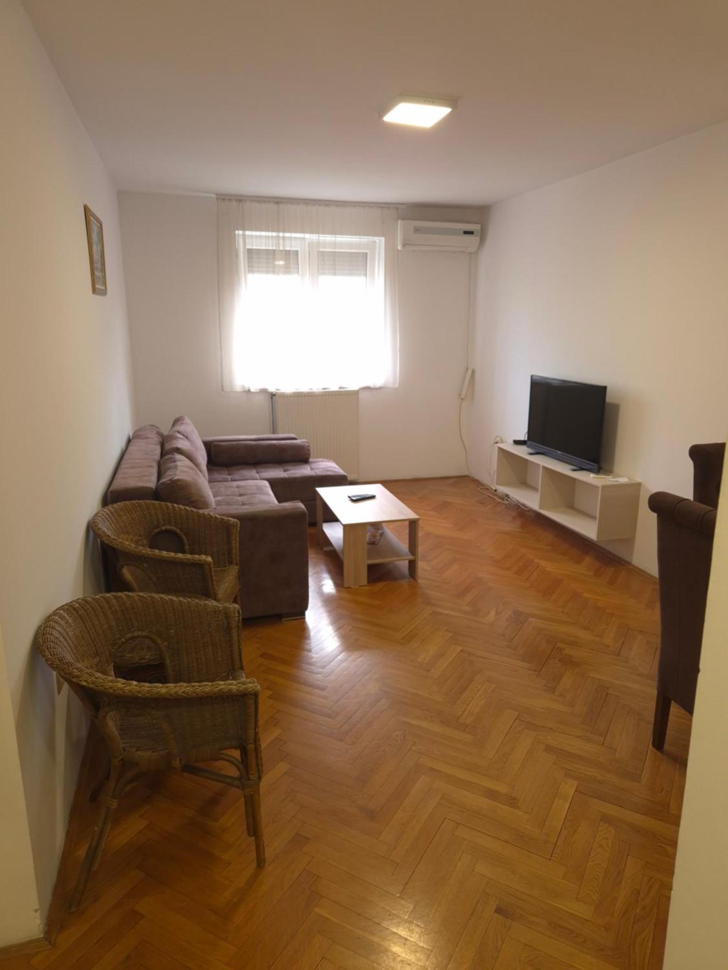 Apartmani Jasmin Novi Sad Buitenkant foto