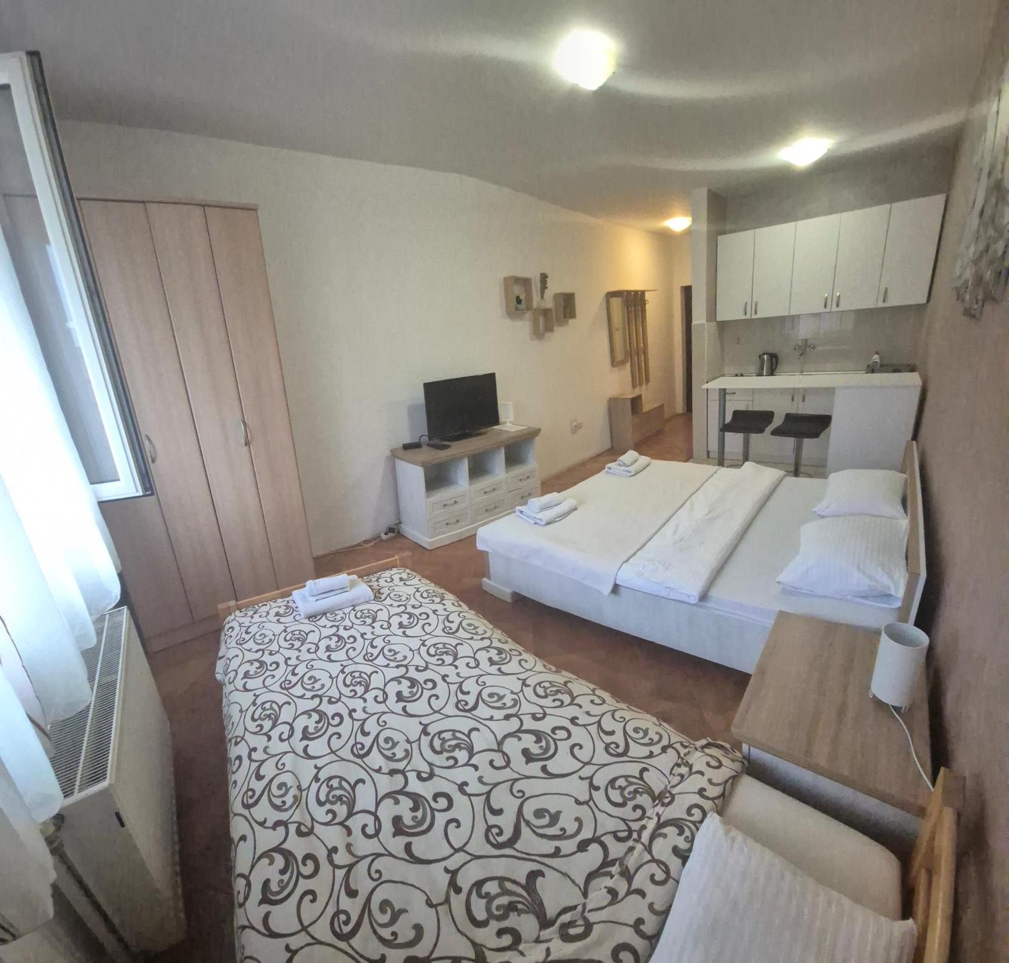 Apartmani Jasmin Novi Sad Buitenkant foto